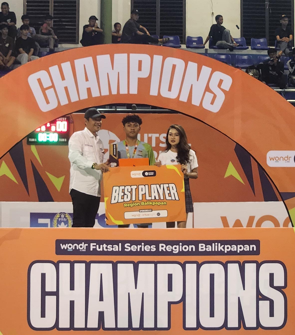 $rows[judul]